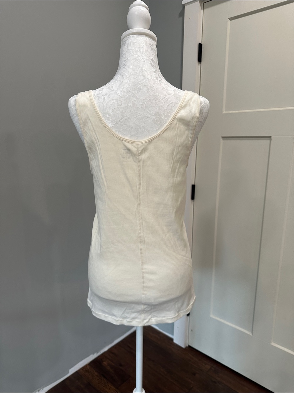 Old Navy Ivory Ribbed Button-Front Tank Top - Picture 3 of 3